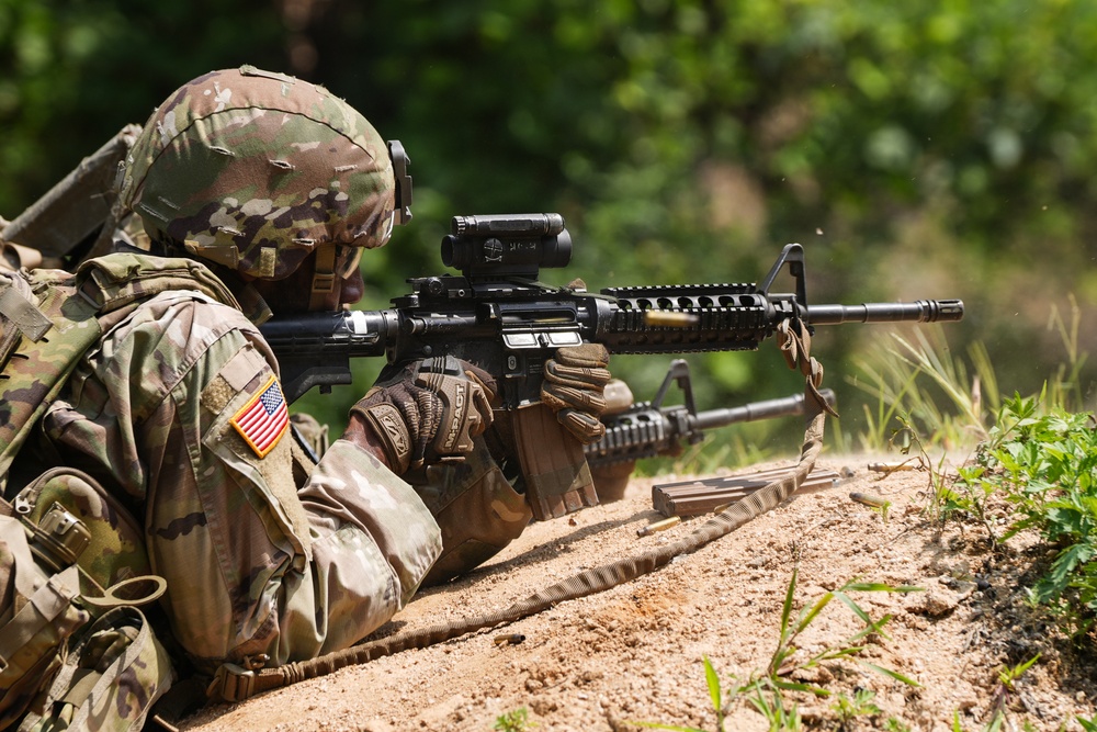 Soldiers assigned to the 11th Engineer Battalion conducts live fire training exercise