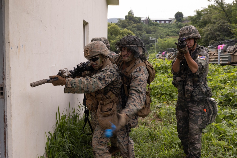 2/23 Marines conduct final field operation during KMEP 25.2