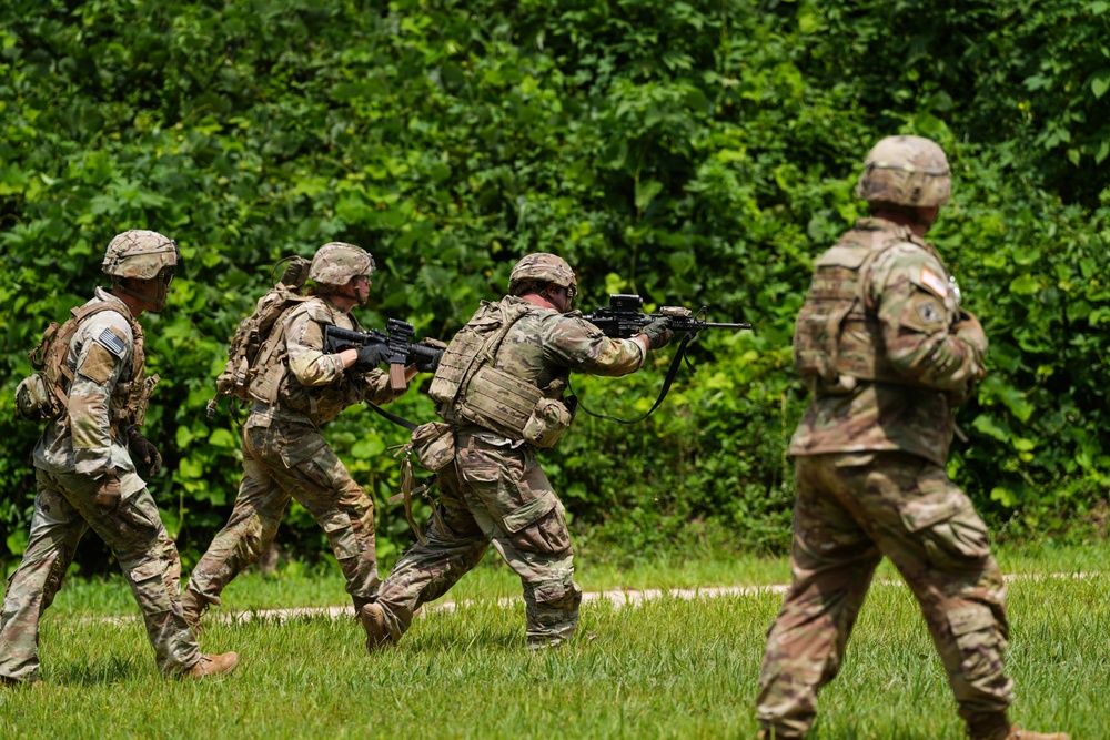 Soldiers assigned to the 11th Engineer Battalion conducts live fire training exercise