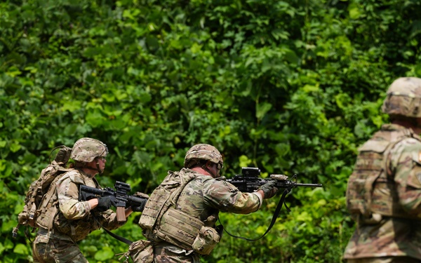 Soldiers assigned to the 11th Engineer Battalion conducts live fire training exercise
