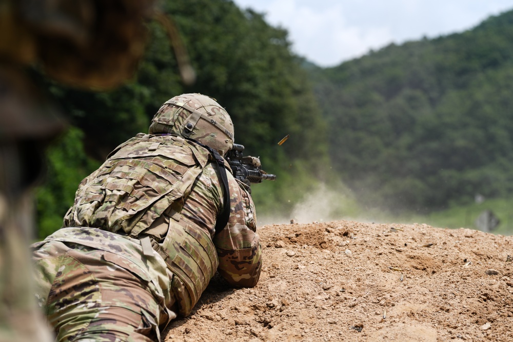 Soldiers assigned to the 11th Engineer Battalion conducts live fire training exercise