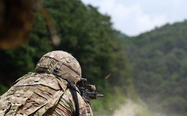 Soldiers assigned to the 11th Engineer Battalion conducts live fire training exercise