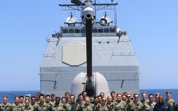USS Chosin Hosts USNA Midshipmen