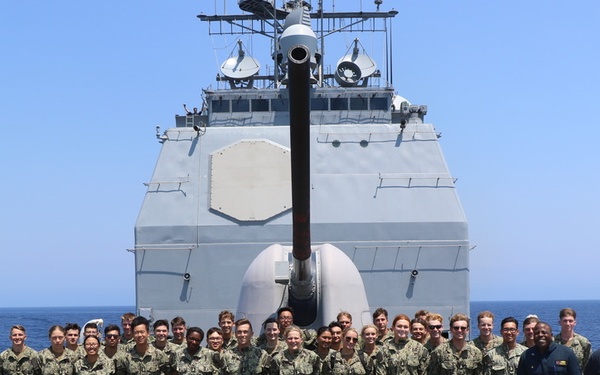USS Chosin Hosts USNA Midshipmen