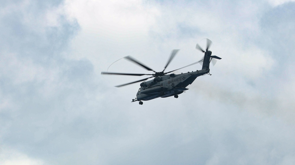31st MEU | VMM 265 (Rein.) fly off USS America