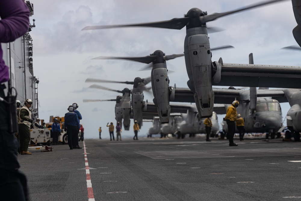 31st MEU | VMM 265 (Rein.) fly off USS America