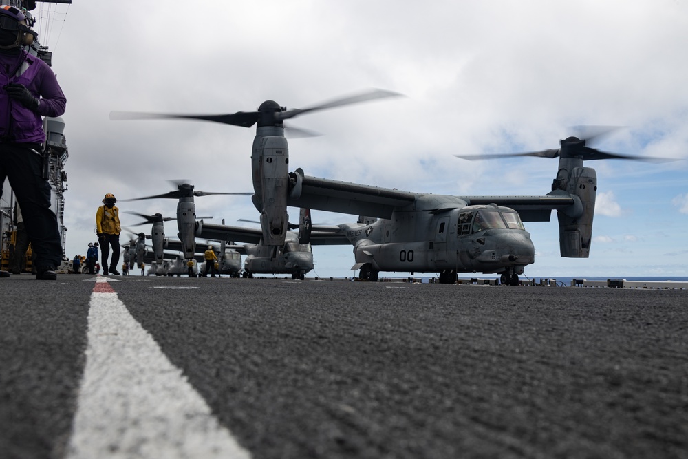 31st MEU | VMM 265 (Rein.) fly off USS America