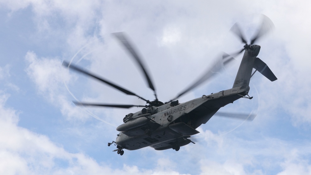 31st MEU | VMM 265 (Rein.) fly off USS America