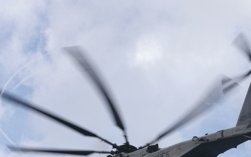 31st MEU | VMM 265 (Rein.) fly off USS America