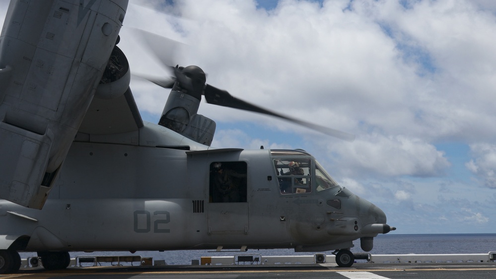 31st MEU | VMM 265 (Rein.) fly off USS America