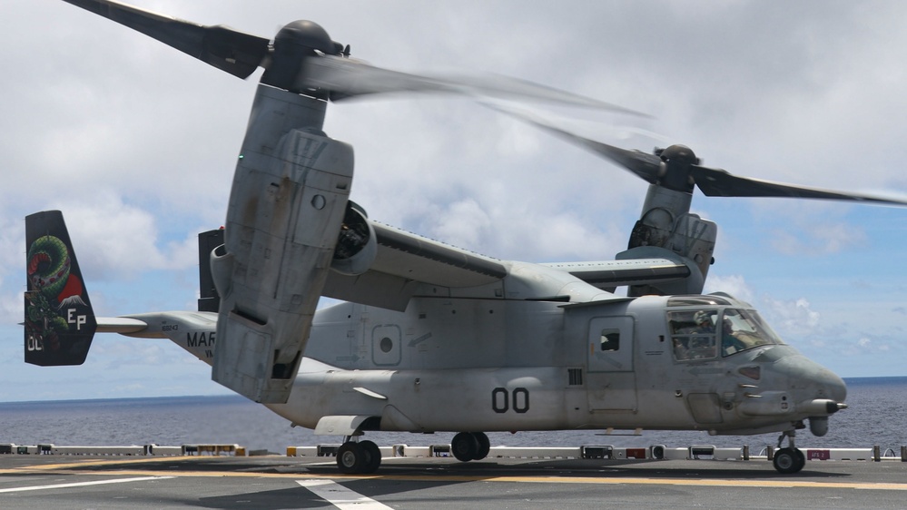 31st MEU | VMM 265 (Rein.) fly off USS America