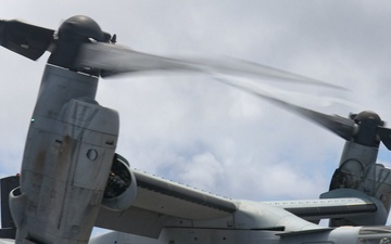 31st MEU | VMM 265 (Rein.) fly off USS America