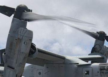 31st MEU | VMM 265 (Rein.) fly off USS America
