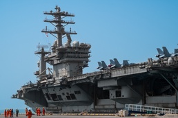 USS Nimitz arrives in Bahrain
