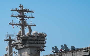 USS Nimitz arrives in Bahrain
