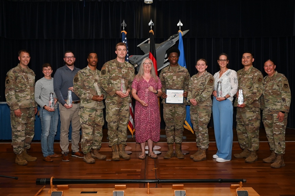 Saber Nation celebrates 2nd qt. award winners