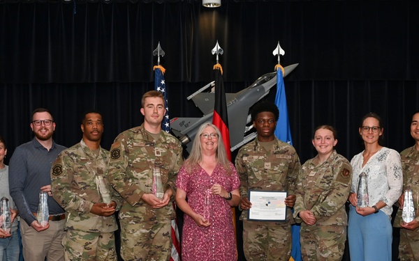 Saber Nation celebrates 2nd qt. award winners