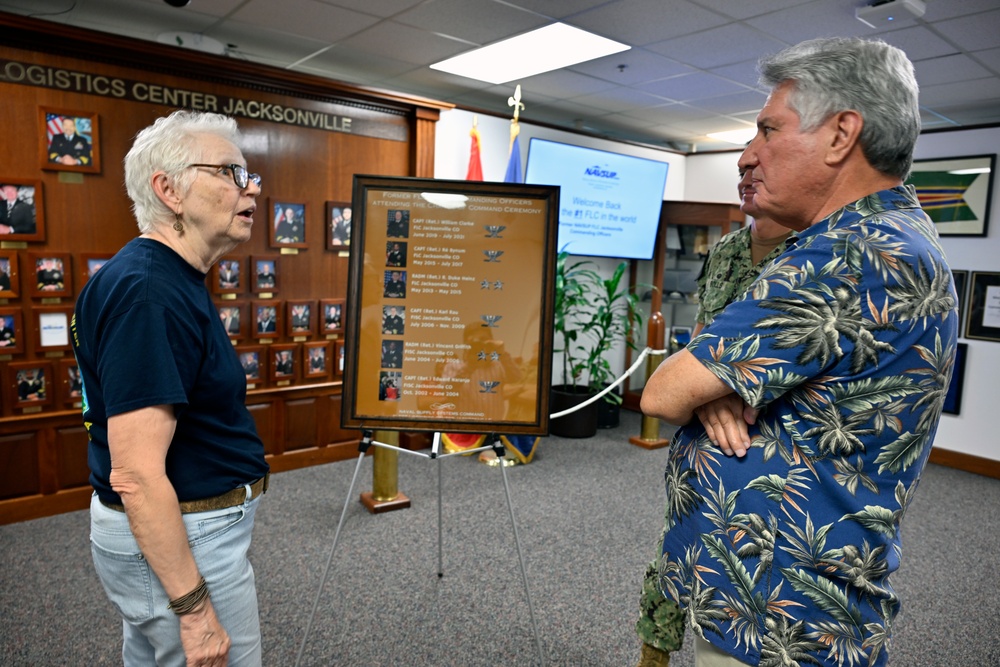 Former COs visit NAVSUP FLC Jacksonville