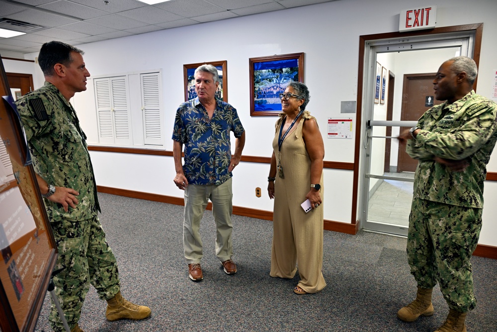 Former COs visit NAVSUP FLC Jacksonville