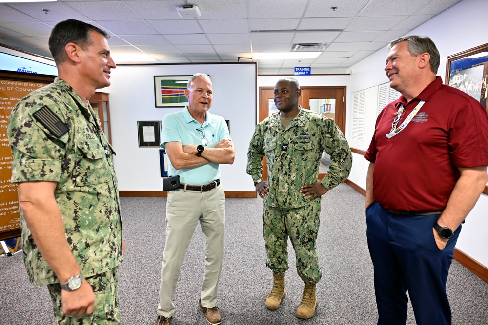 Former COs visit NAVSUP FLC Jacksonville