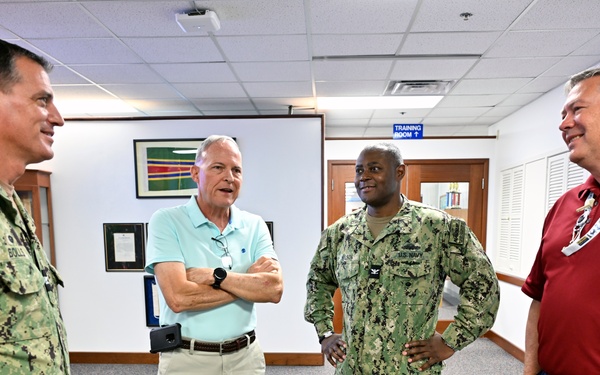 Former COs visit NAVSUP FLC Jacksonville