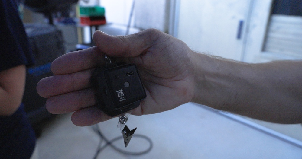wearable blast overpressure (BOP) monitor rests