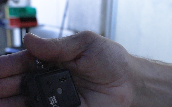 wearable blast overpressure (BOP) monitor rests