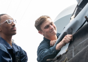 USS Mitscher (DDG 57) Sailors secure for sea