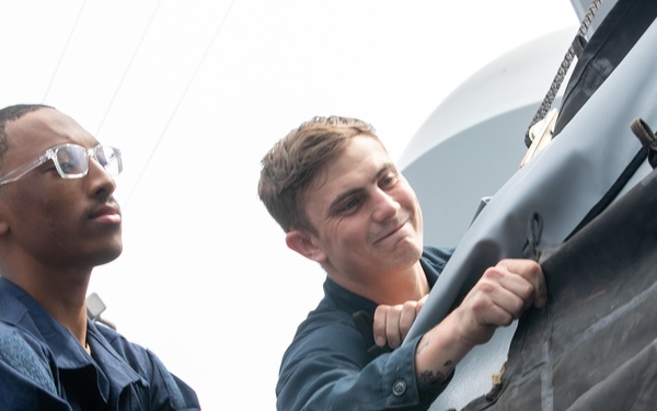USS Mitscher (DDG 57) Sailors secure for sea
