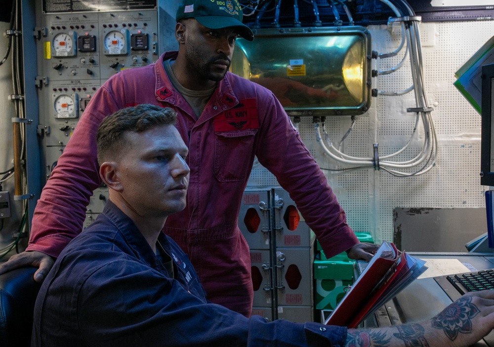 USS Mitscher (DDG 57) Sailors conduct engineering training evolution