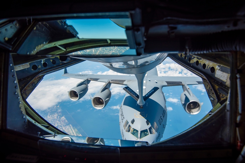 KC-135 refuels C-17