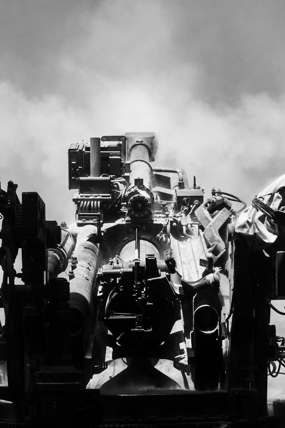 1/10B Artillery Battery conduct Live Fire During SLTE 4-25