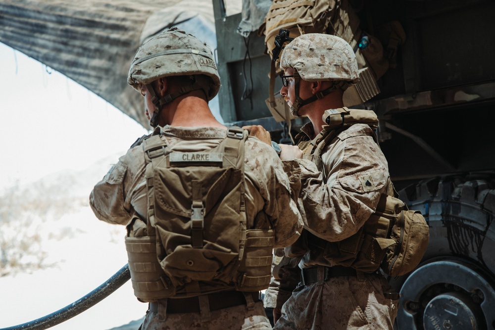 1/10B Artillery Battery conduct Live Fire During SLTE 4-25