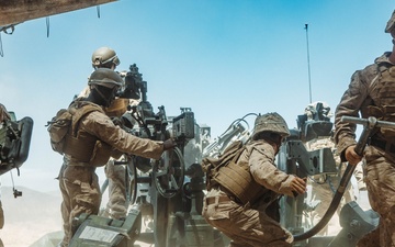 1/10B Artillery Battery conduct Live Fire During SLTE 4-25