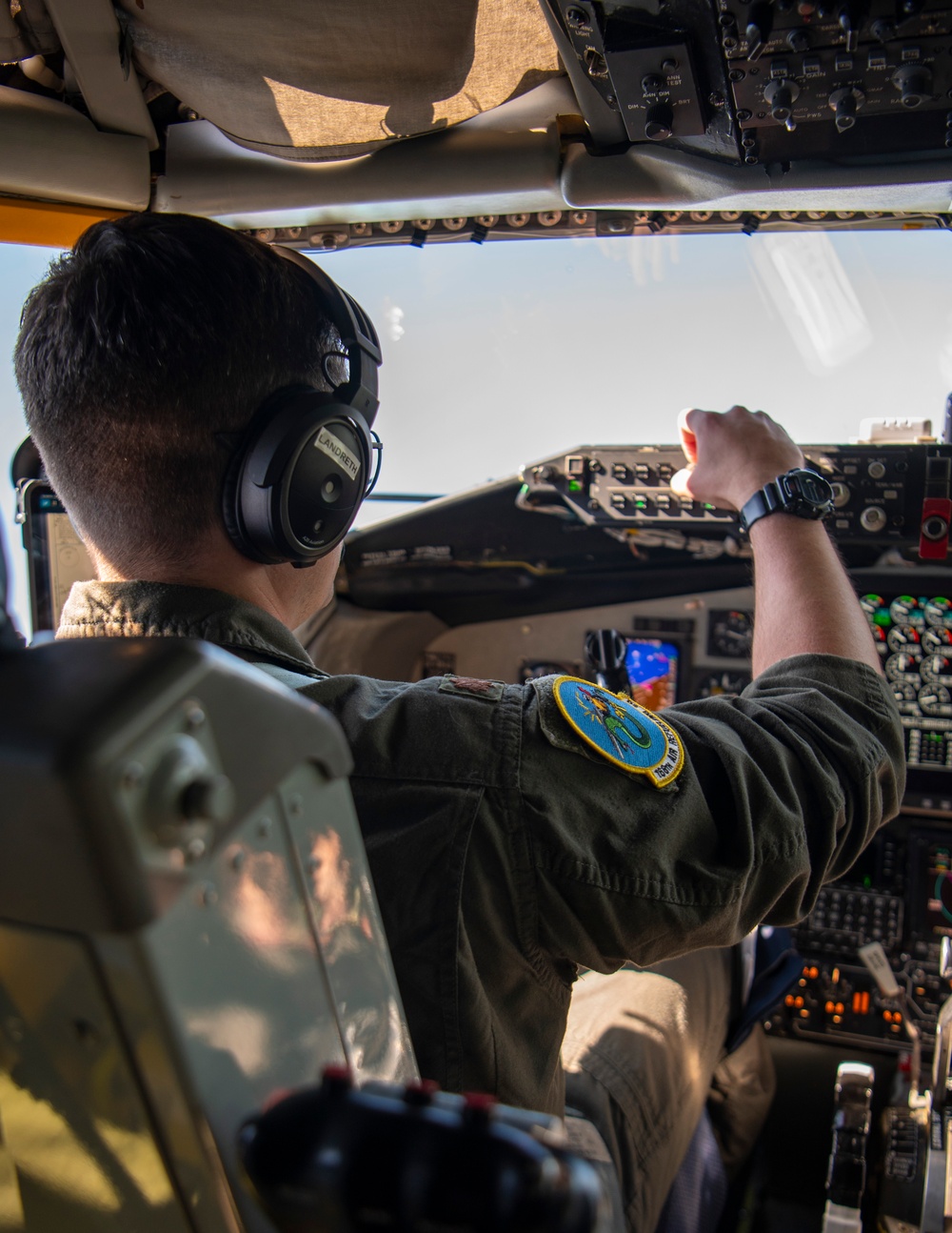 KC-135 refuels C-17