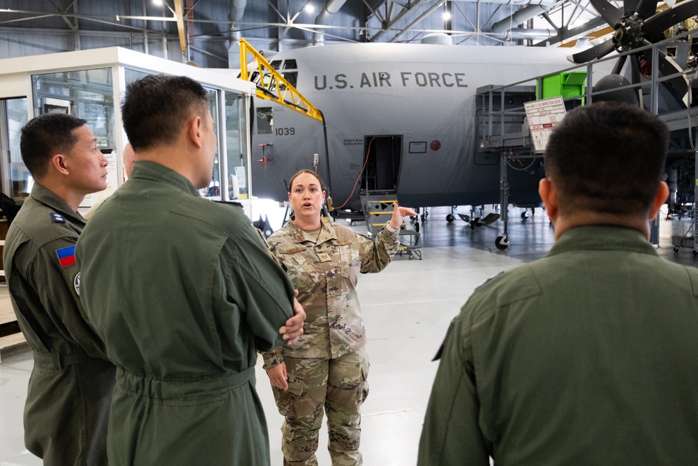 Air Force Reserve leaders host Philippine Air Force Reserve delegation to strengthen partnerships