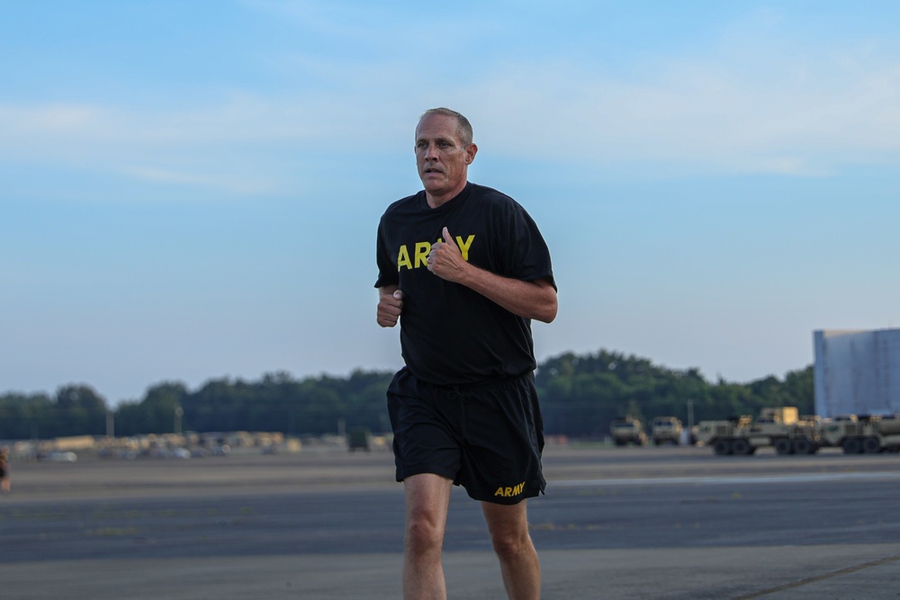 Senior Enlisted Advisor John T. Raines III visits the Tennessee National Guard