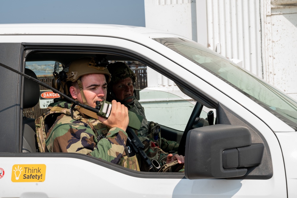 EOD team practices ordnance disposal at NS 25-2