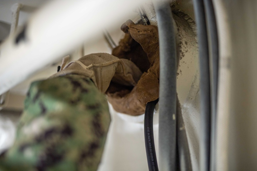 Ronald Reagan Sailors Seal Cableways