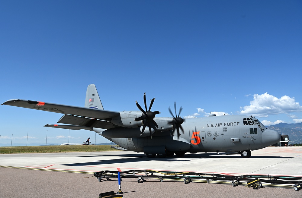 Military aerial firefighting aircraft respond to Colorado wildfires