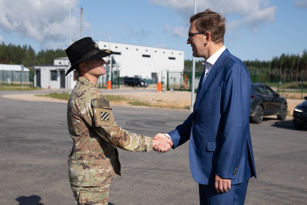 Estonia Prime Minister Visits Camp Reedo