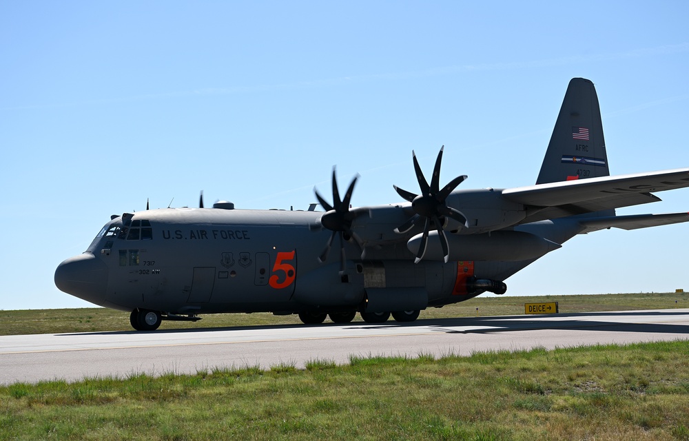 Military aerial firefighting aircraft respond to Colorado wildfires