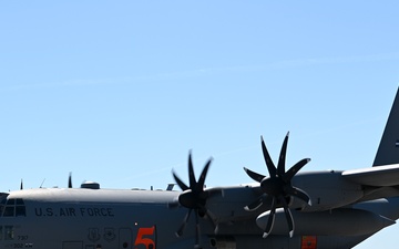 Military aerial firefighting aircraft respond to Colorado wildfires
