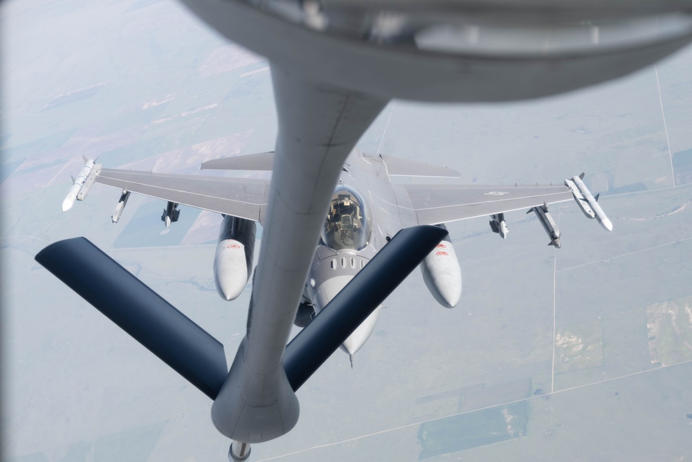 McConnell Refuels Colorado Air National Guard
