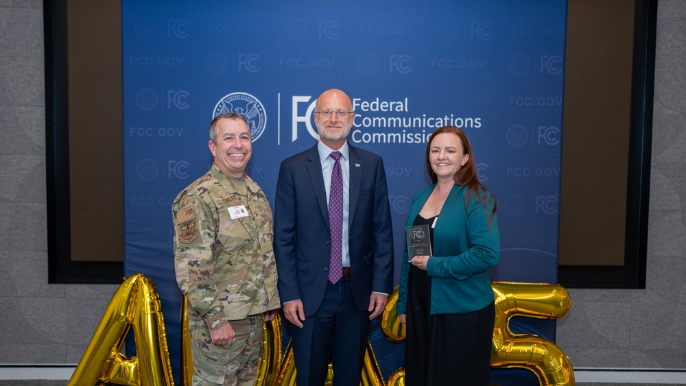 Victoria Bond receives FCC Chairman’s Award for Advancement in Accessibility