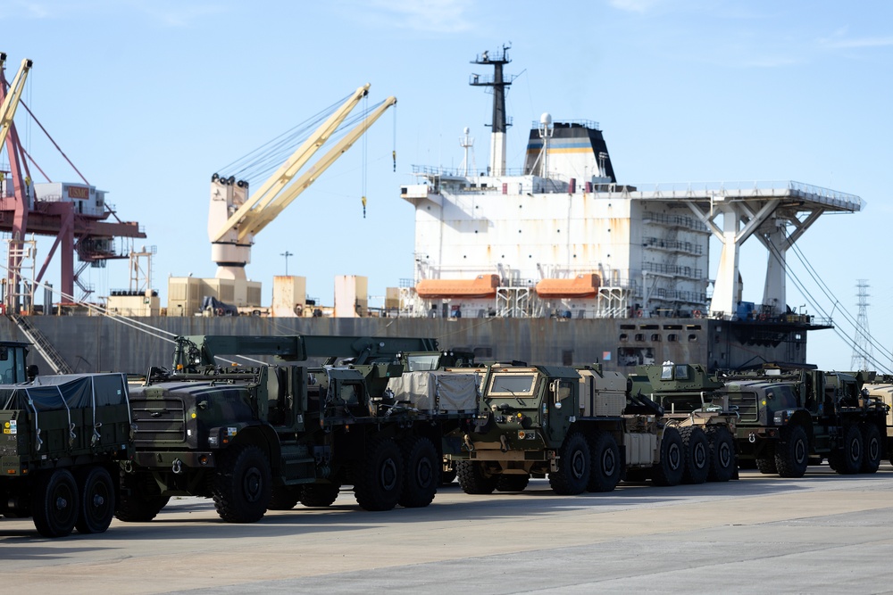Ship to Shore: Blount Island Command Offloads Gear from USNS Williams