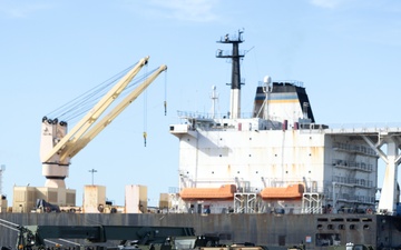 Ship to Shore: Blount Island Command Offloads Gear from USNS Williams