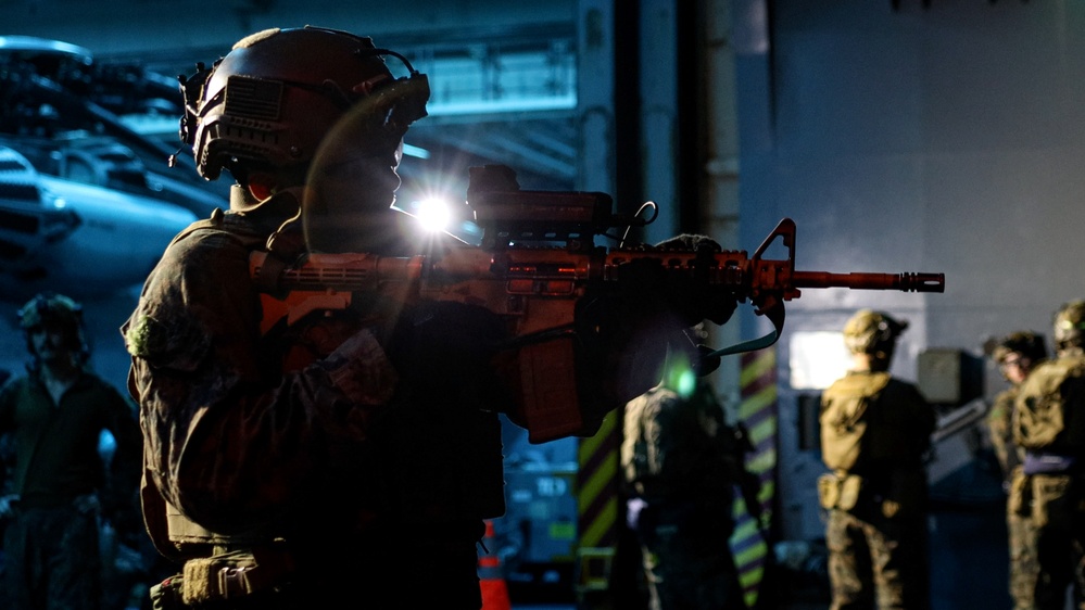 31st MEU | BLT 1/7 conducts night live-fire deck shoot