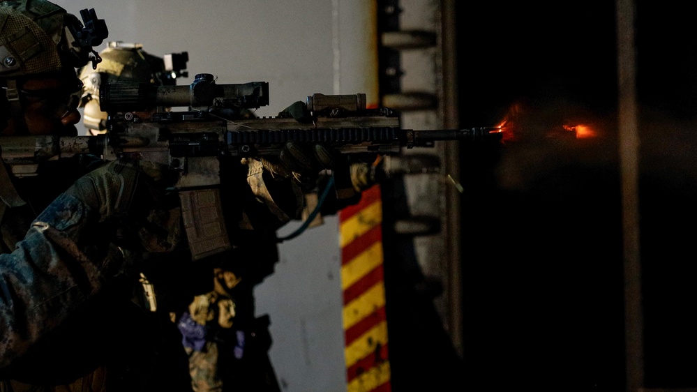 31st MEU | BLT 1/7 conducts night live-fire deck shoot