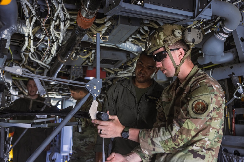 Marines and Sailors with 3rd MAW host 182nd Airlift Wing medical training